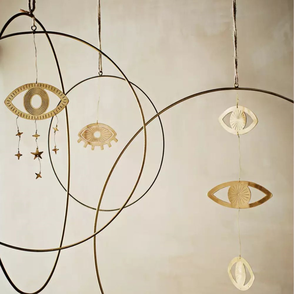 madam stoltz hanger oog