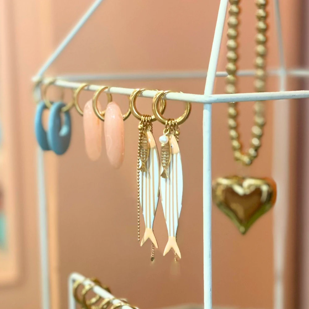 Oorbellen met resin hart