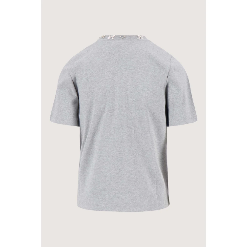 t-shirt with beaded neckline short sleeve